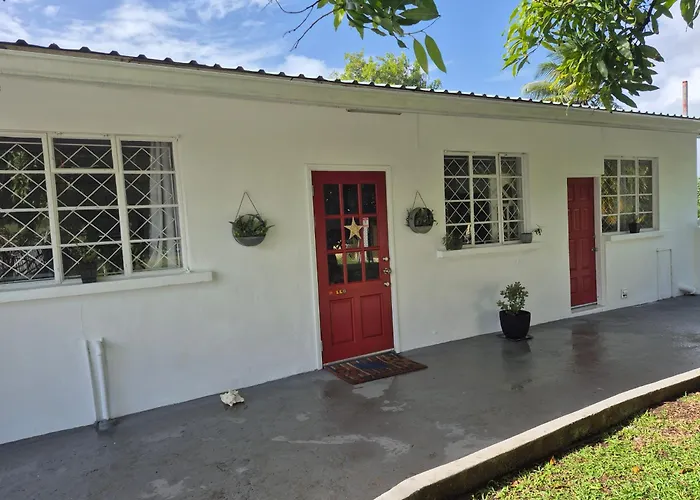Almarlene House, Spacious Home Sea View, Large Pool, Patios, Cot, Cook